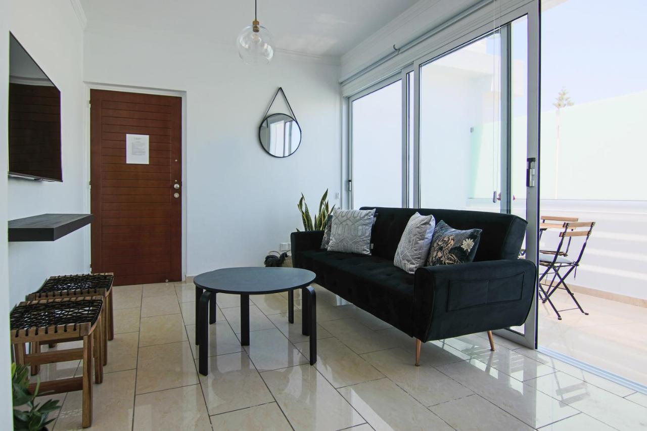 Phaedrus Living: Seaside Luxury Flat Lighthouse 62 Apartment Paphos Bagian luar foto